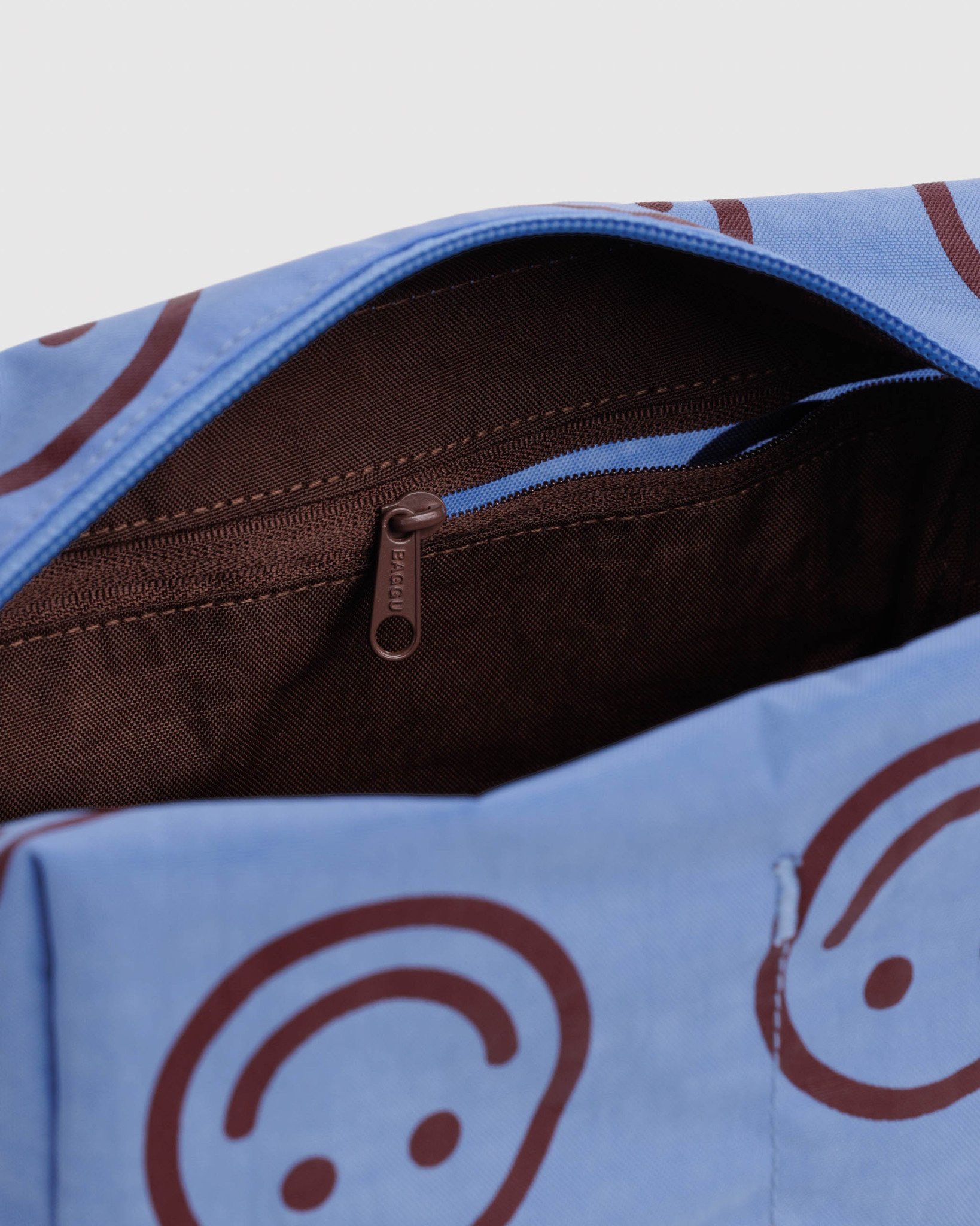 Dopp Kit: Misty Blue Happy - Image 2
